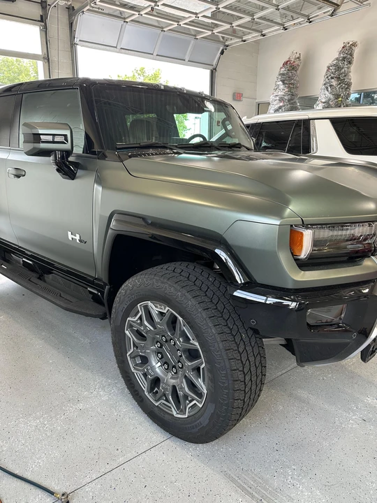 2024 GMC Hummer EV - Image 13 of 31