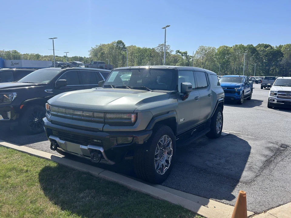 2024 GMC Hummer EV - Image 7 of 31