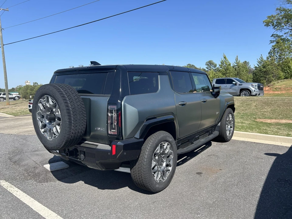 2024 GMC Hummer EV - Image 8 of 31