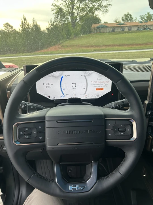 2024 GMC Hummer EV - Image 21 of 31