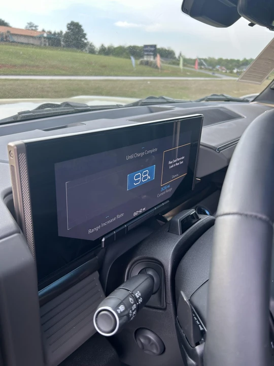 2024 GMC Hummer EV - Image 24 of 31