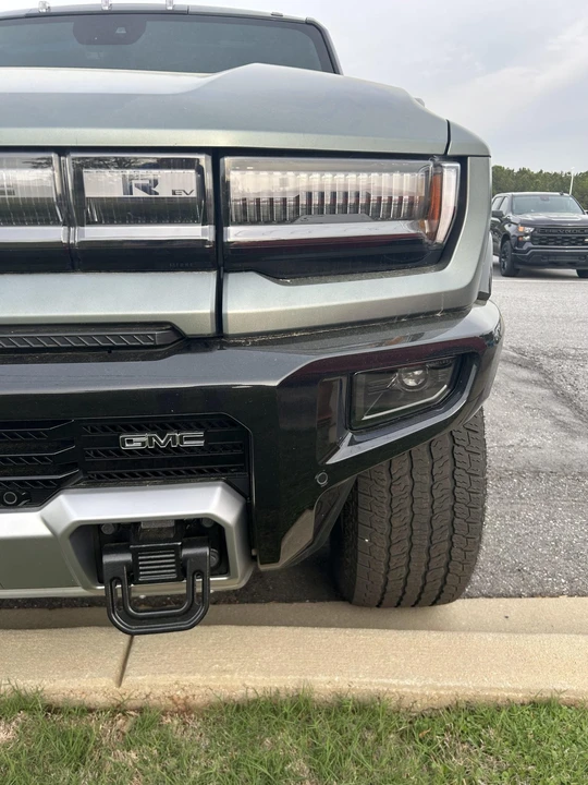 2024 GMC Hummer EV - Image 11 of 31