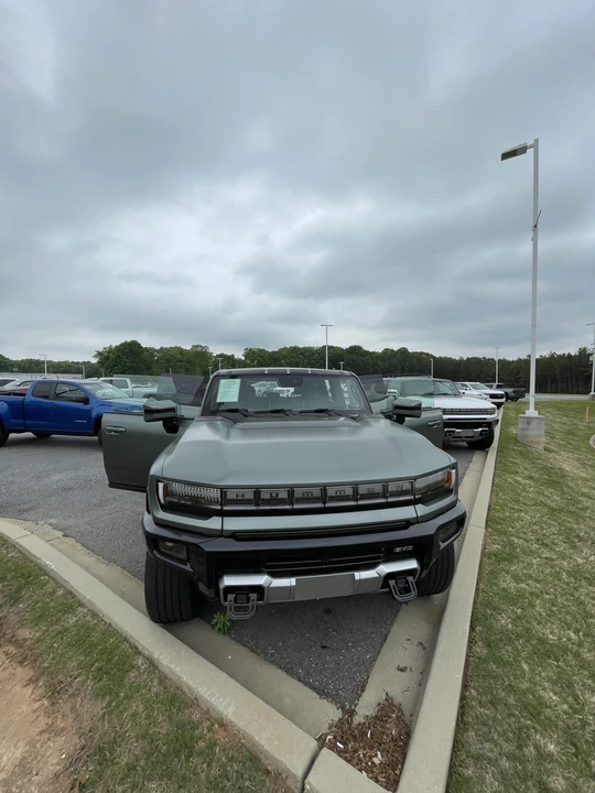 2024 GMC Hummer EV - Image 6 of 31