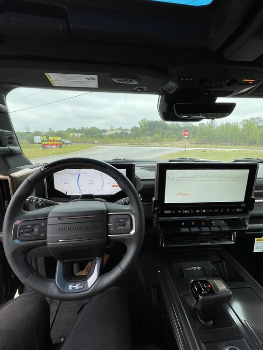 2024 GMC Hummer EV - Image 20 of 31