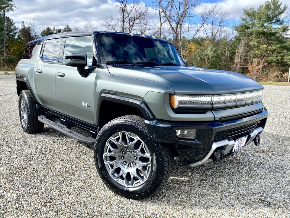 2024 GMC Hummer EV - Image 15 of 31