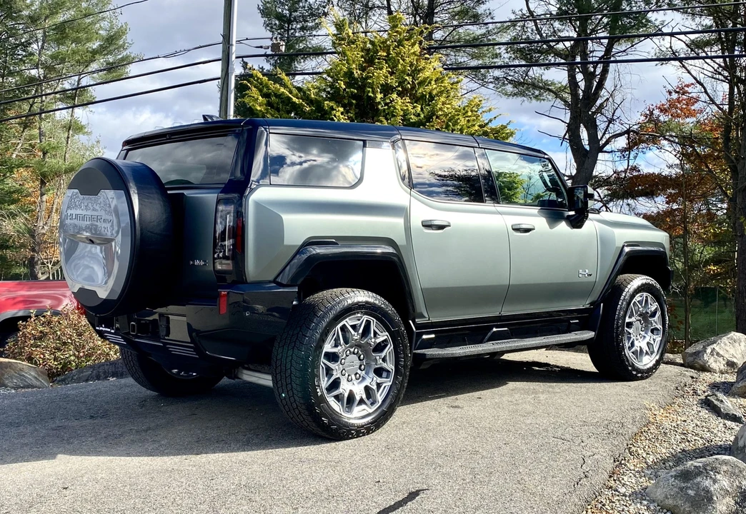 2024 GMC Hummer EV - Image 27 of 31