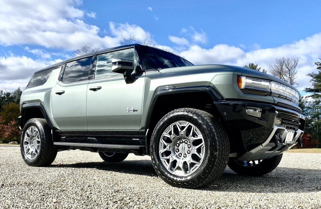 2024 GMC Hummer EV - Image 18 of 31
