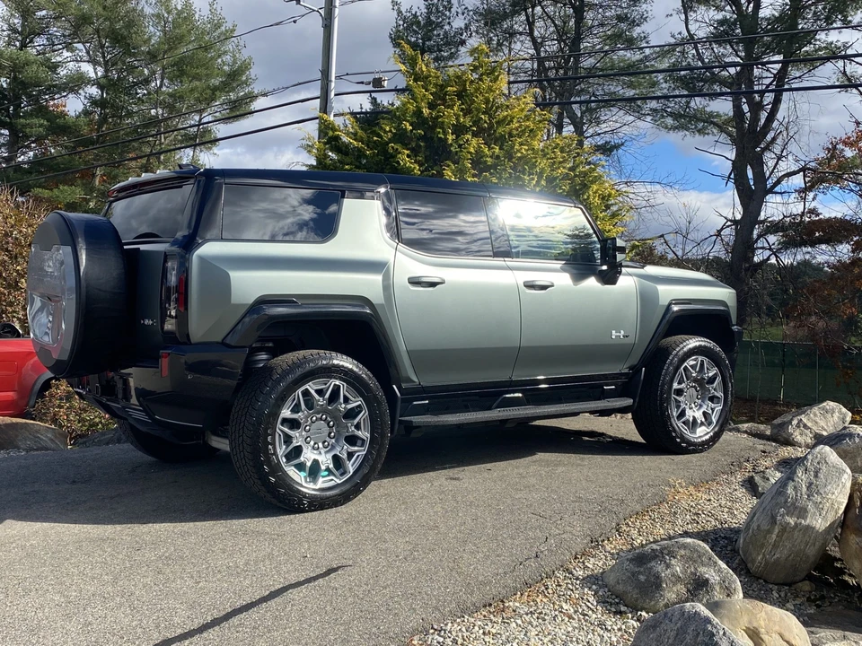2024 GMC Hummer EV - Image 26 of 31