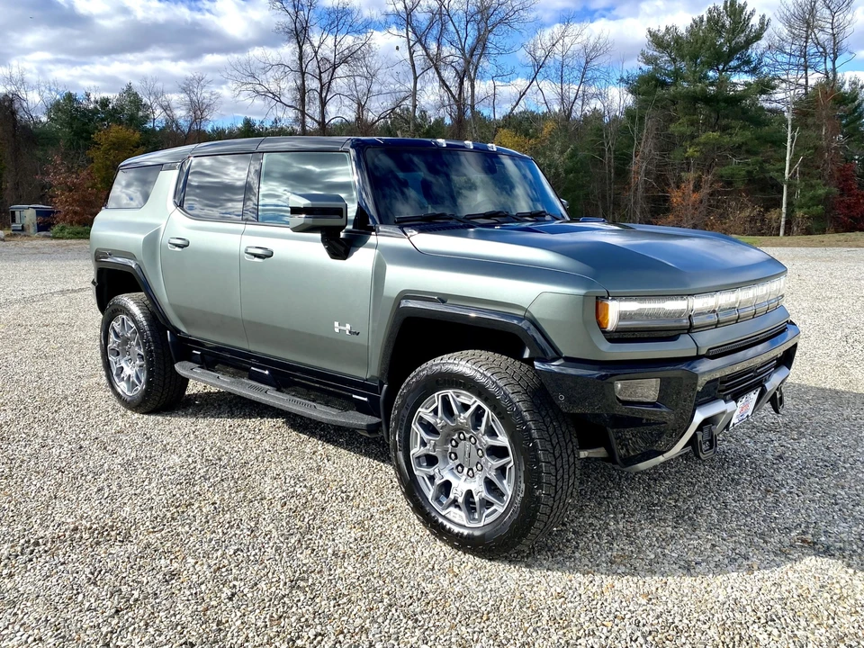 2024 GMC Hummer EV - Image 17 of 31