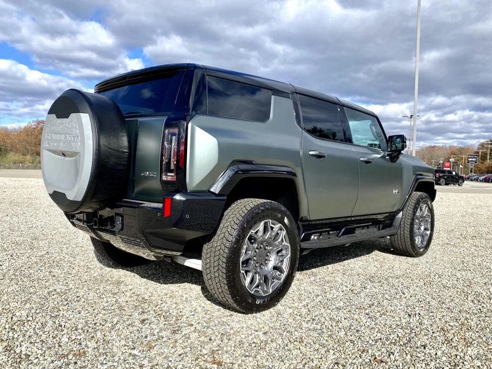 2024 GMC Hummer EV - Image 30 of 31
