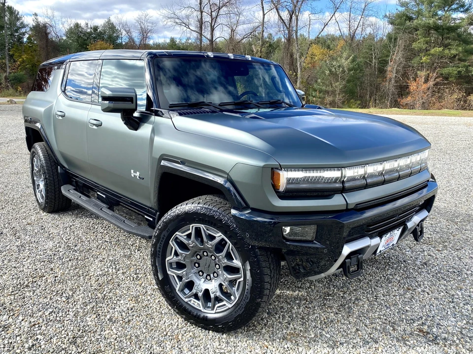 2024 GMC Hummer EV - Image 16 of 31