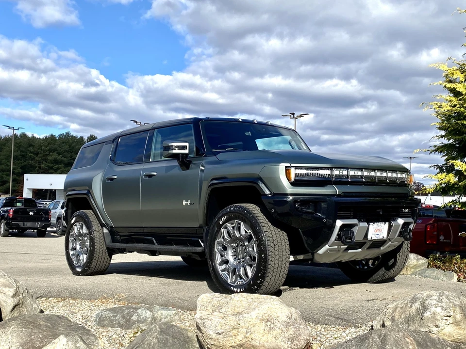 2024 GMC Hummer EV - Image 13 of 31