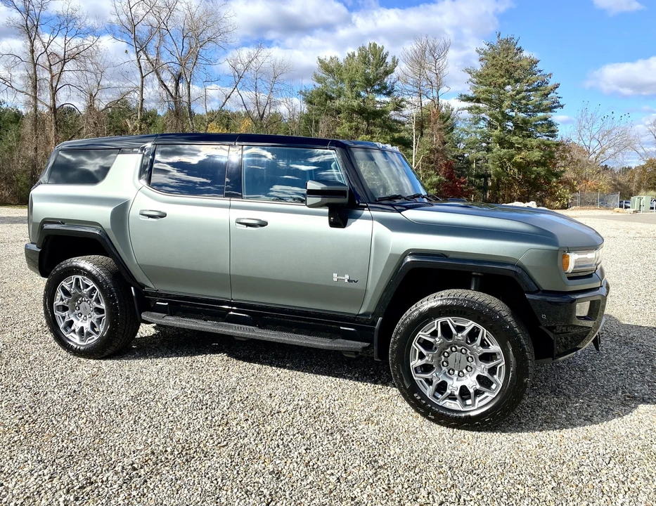 2024 GMC Hummer EV - Image 20 of 31
