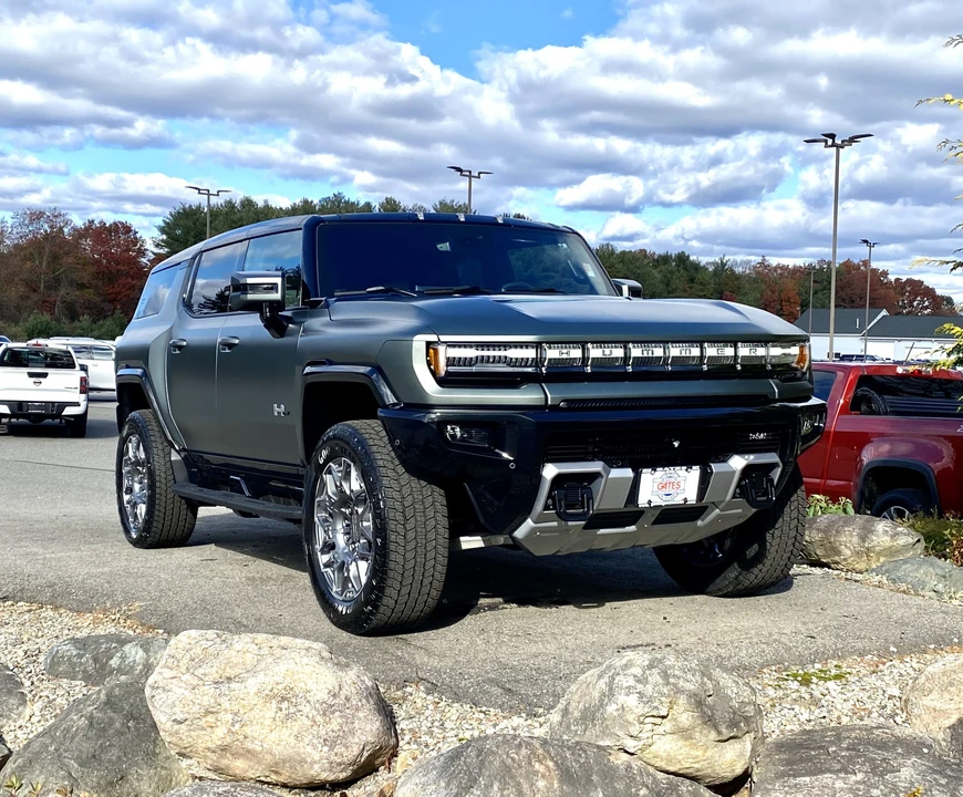 2024 GMC Hummer EV - Image 10 of 31