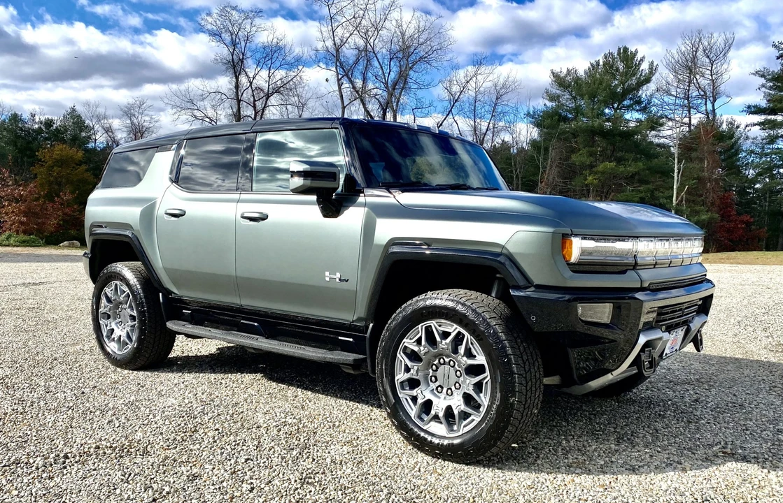 2024 GMC Hummer EV - Image 19 of 31