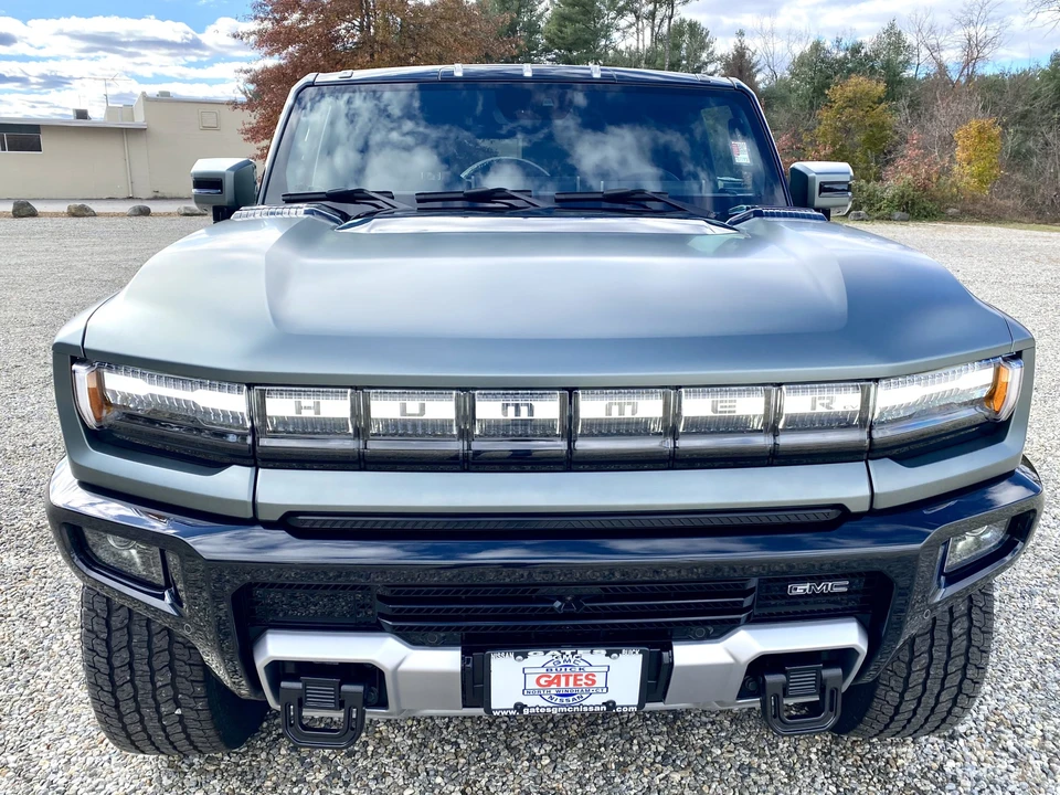 2024 GMC Hummer EV - Image 9 of 31