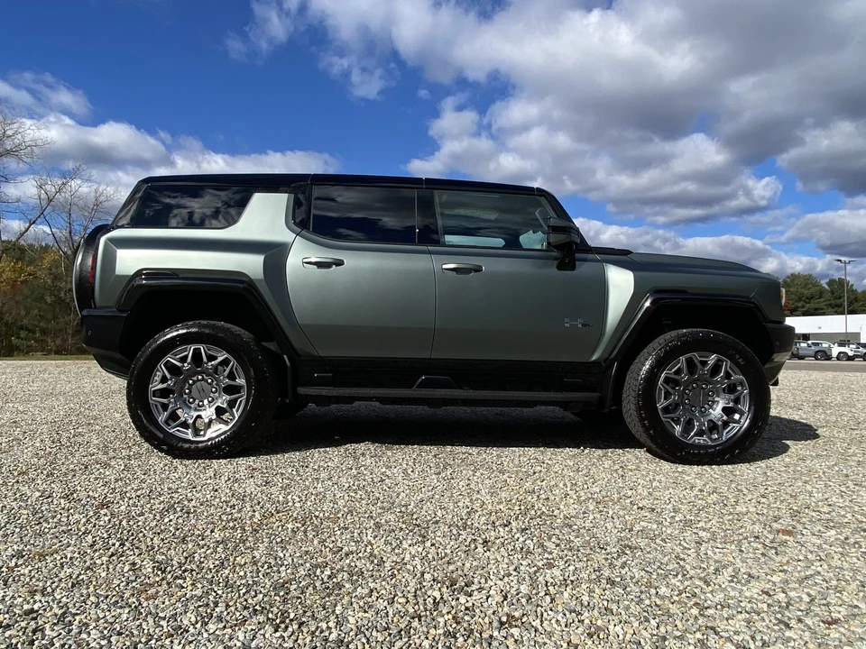 2024 GMC Hummer EV - Image 23 of 31