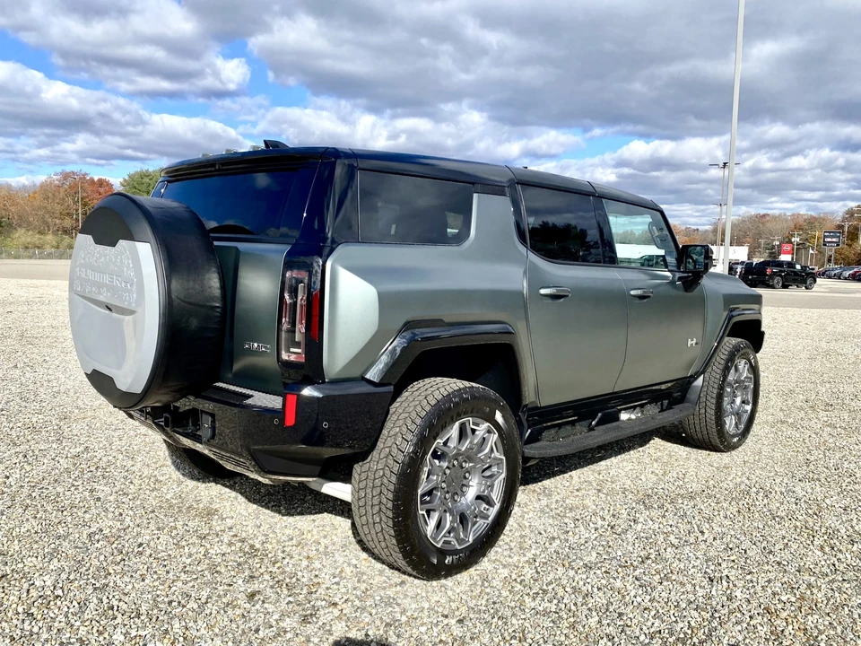 2024 GMC Hummer EV - Image 29 of 31