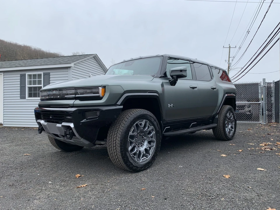 2024 GMC Hummer EV - Image 4 of 31