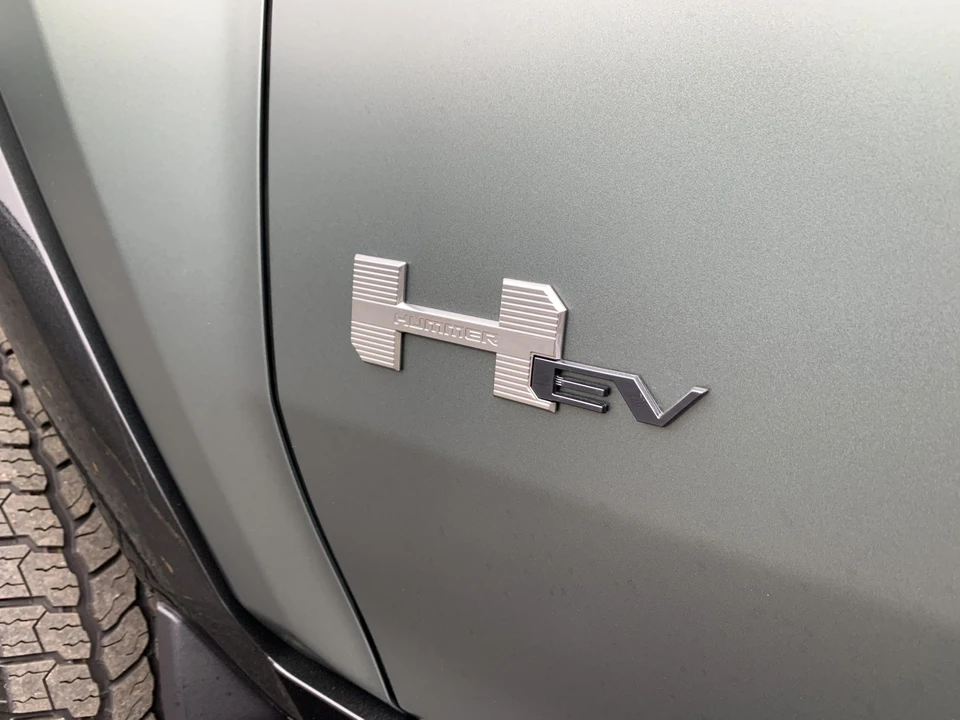 2024 GMC Hummer EV - Image 17 of 31