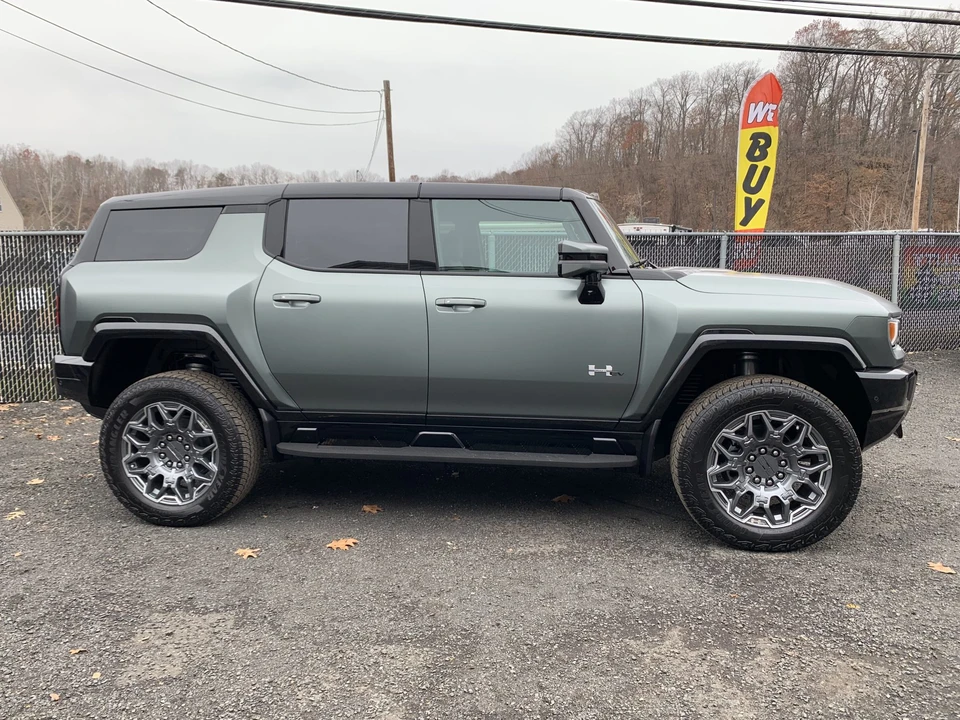 2024 GMC Hummer EV - Image 9 of 31