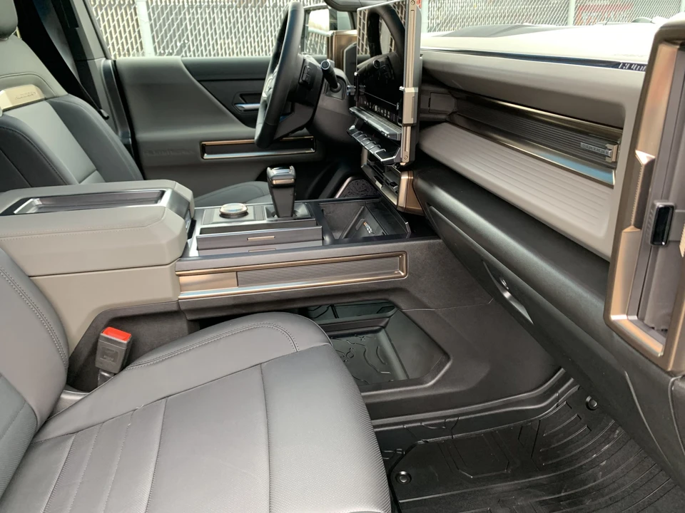 2024 GMC Hummer EV - Image 26 of 31