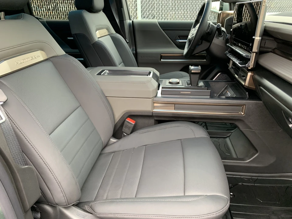 2024 GMC Hummer EV - Image 27 of 31