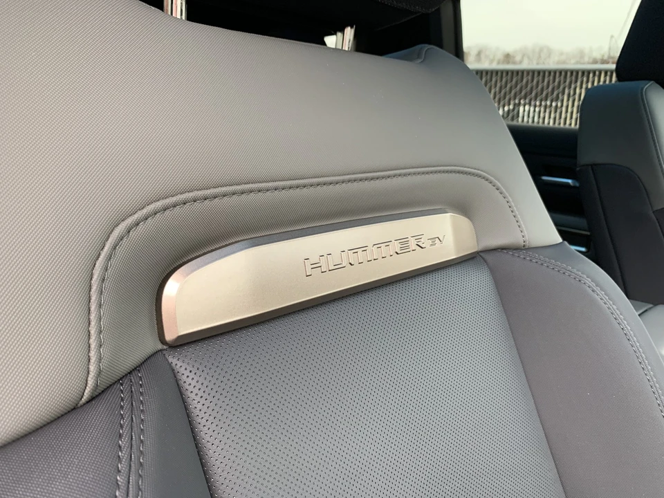 2024 GMC Hummer EV - Image 28 of 31