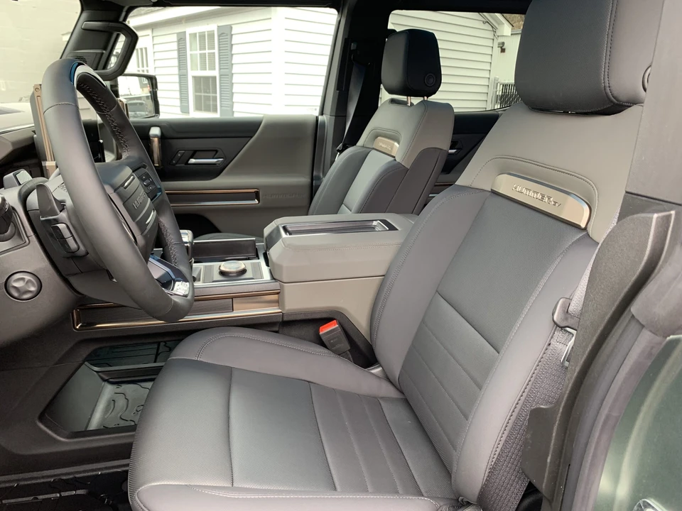2024 GMC Hummer EV - Image 24 of 31