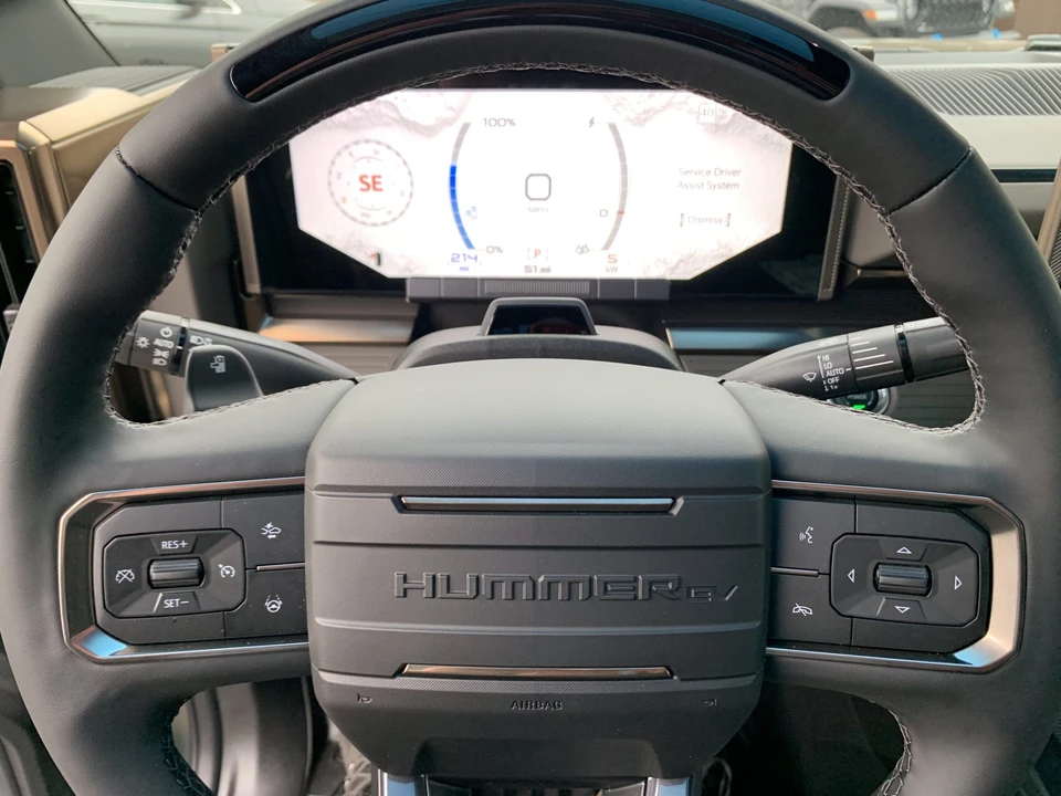 2024 GMC Hummer EV - Image 29 of 31