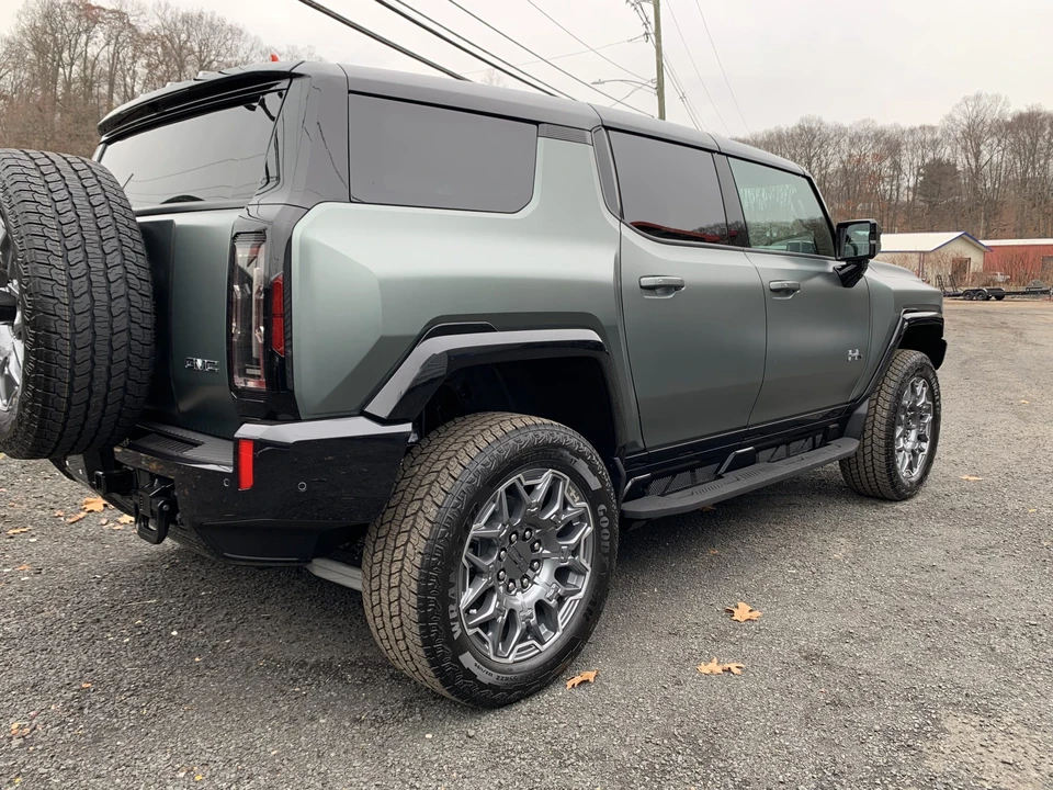 2024 GMC Hummer EV - Image 8 of 31