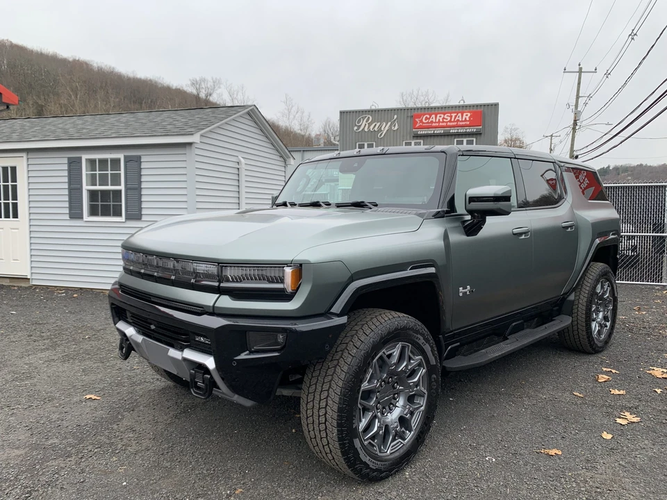 2024 GMC Hummer EV - Image 5 of 31