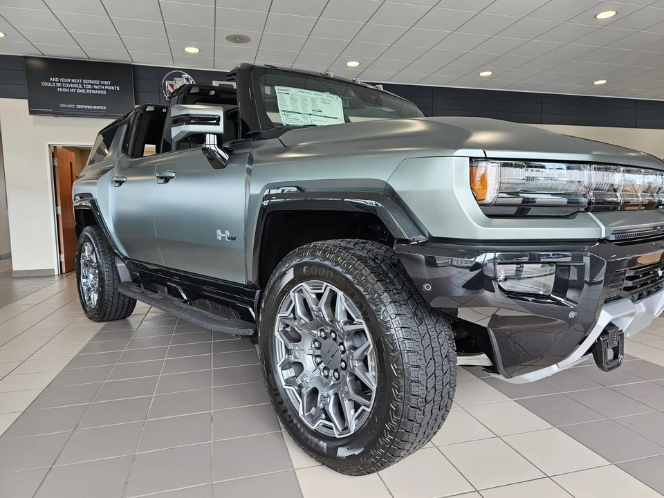 2024 GMC Hummer EV - Image 18 of 31