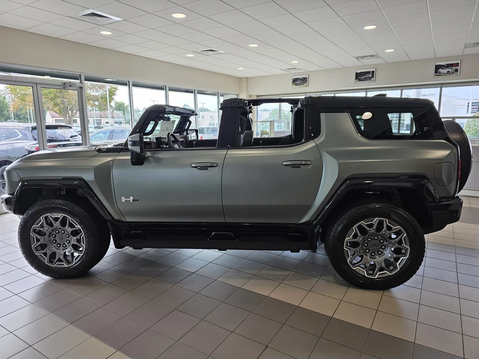 2024 GMC Hummer EV - Image 7 of 31
