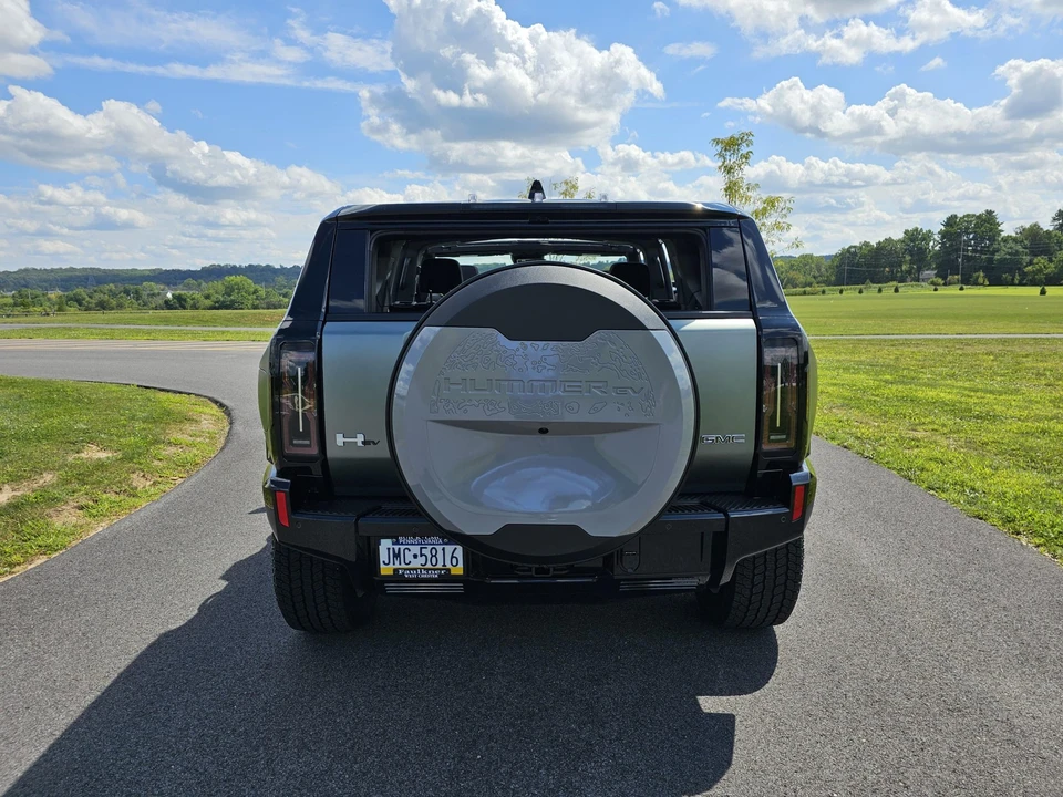 2024 GMC Hummer EV - Image 14 of 31