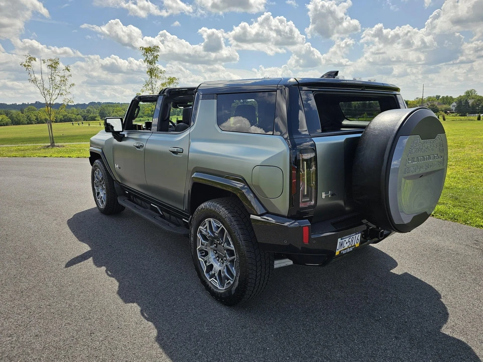 2024 GMC Hummer EV - Image 15 of 31