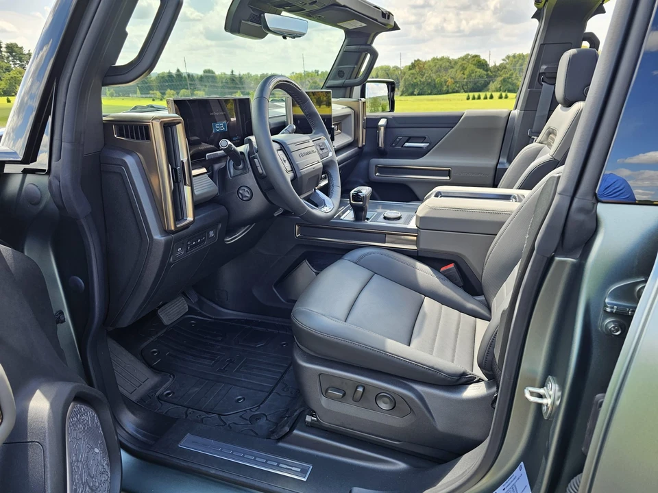 2024 GMC Hummer EV - Image 23 of 31
