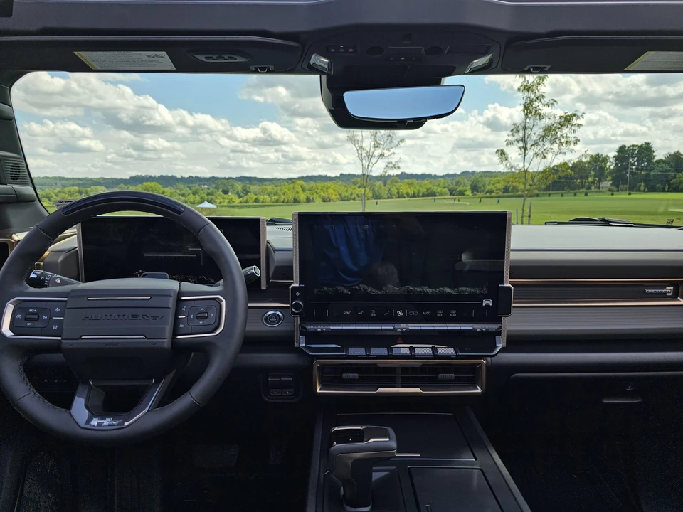 2024 GMC Hummer EV - Image 30 of 31