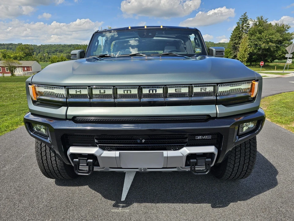 2024 GMC Hummer EV - Image 9 of 31