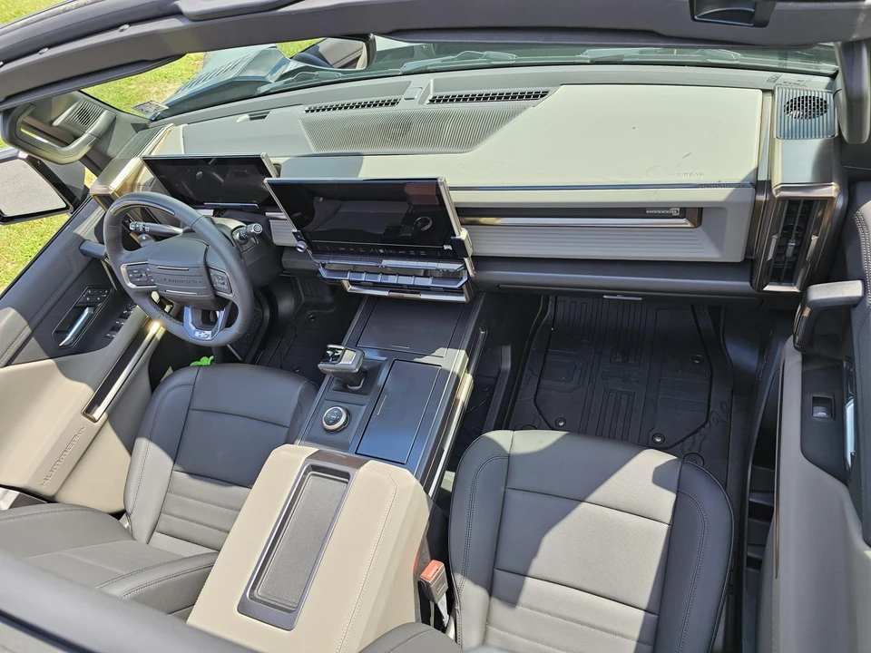 2024 GMC Hummer EV - Image 26 of 31