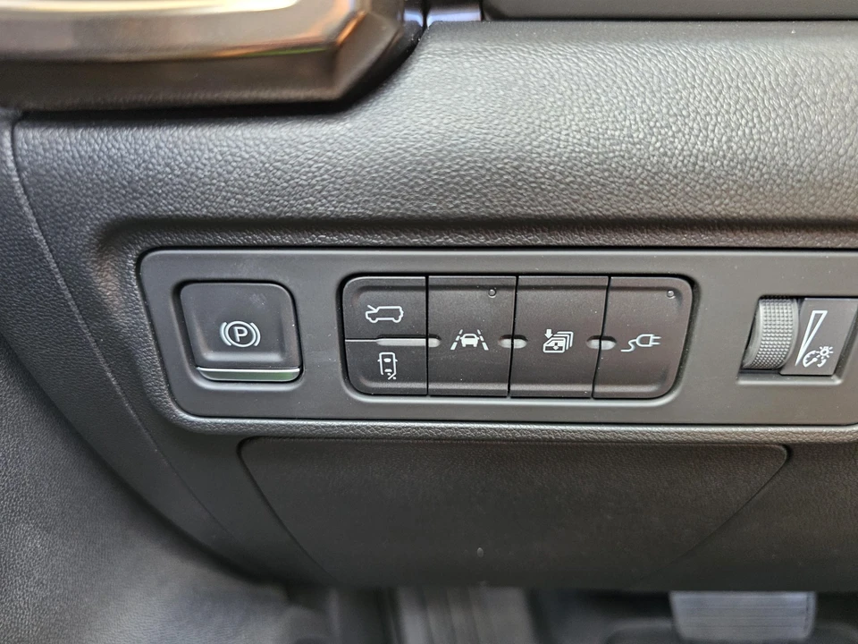 2024 GMC Hummer EV - Image 25 of 31