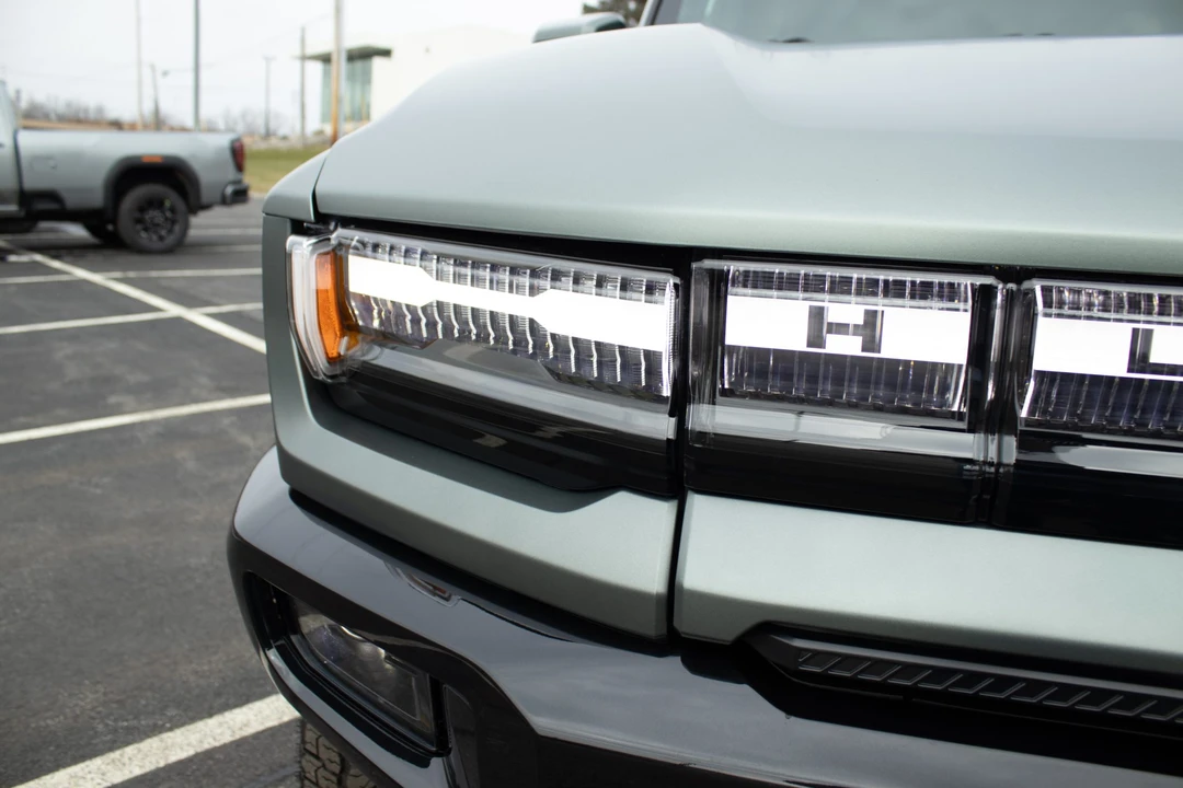 2024 GMC Hummer EV - Image 12 of 31