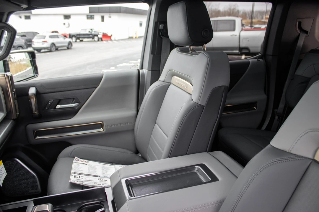 2024 GMC Hummer EV - Image 29 of 31