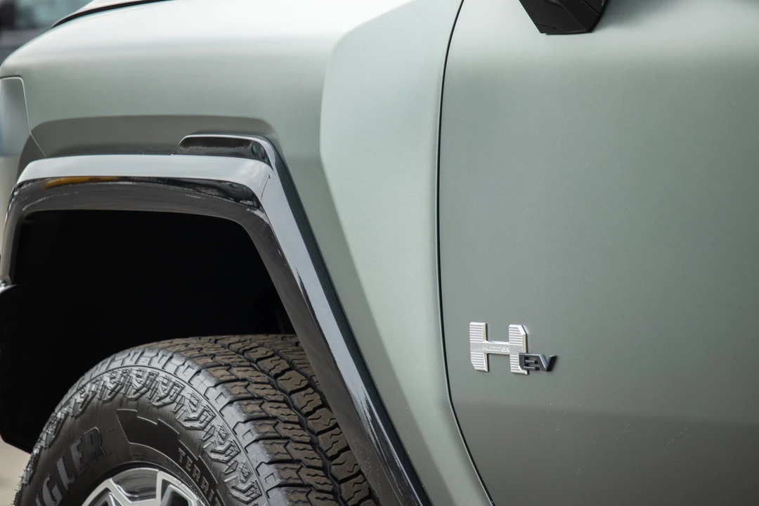 2024 GMC Hummer EV - Image 21 of 31