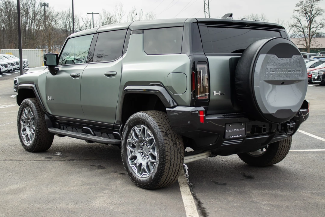 2024 GMC Hummer EV - Image 8 of 31