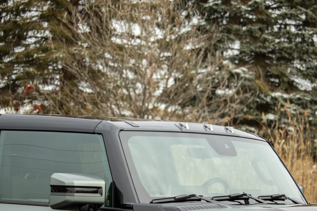 2024 GMC Hummer EV - Image 13 of 31