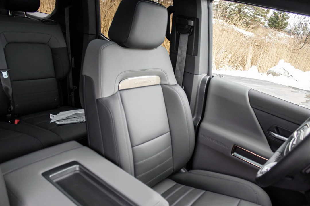 2024 GMC Hummer EV - Image 28 of 31