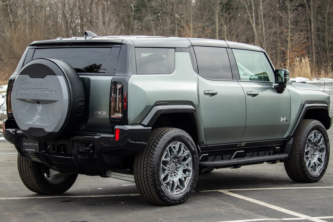 2024 GMC Hummer EV - Image 6 of 31