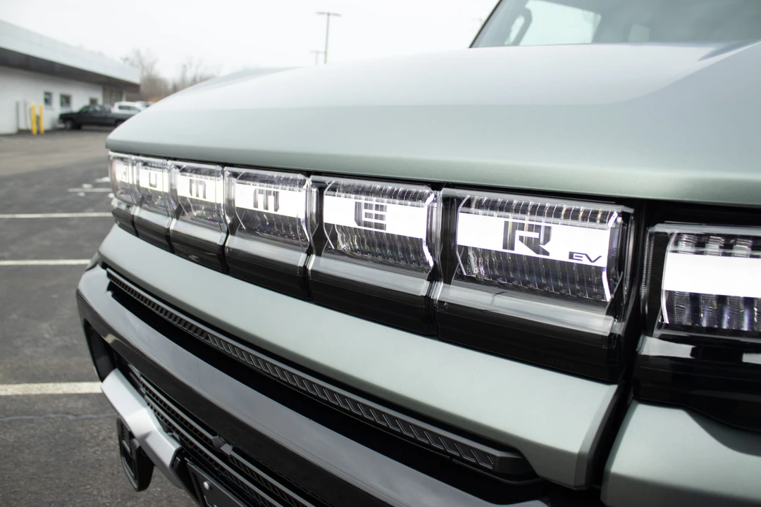 2024 GMC Hummer EV - Image 11 of 31