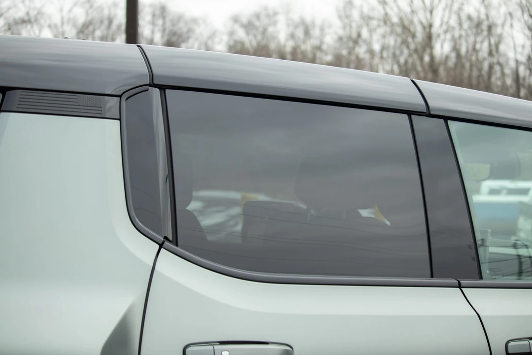 2024 GMC Hummer EV - Image 14 of 31